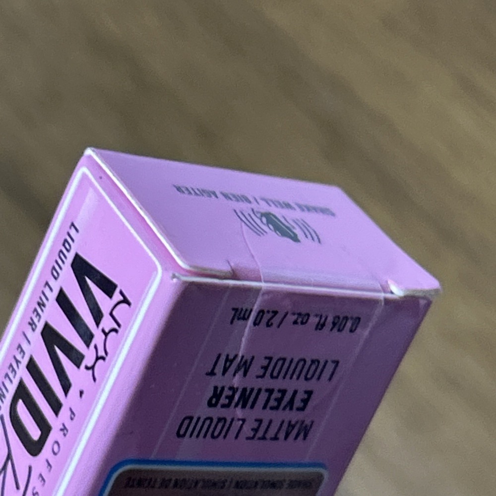 NYX PROFESSIONAL MAKEUP Vivid Brights Liquid Eyeliner Liner - 09 Sneaky‎ Pink - Picture 5 of 5